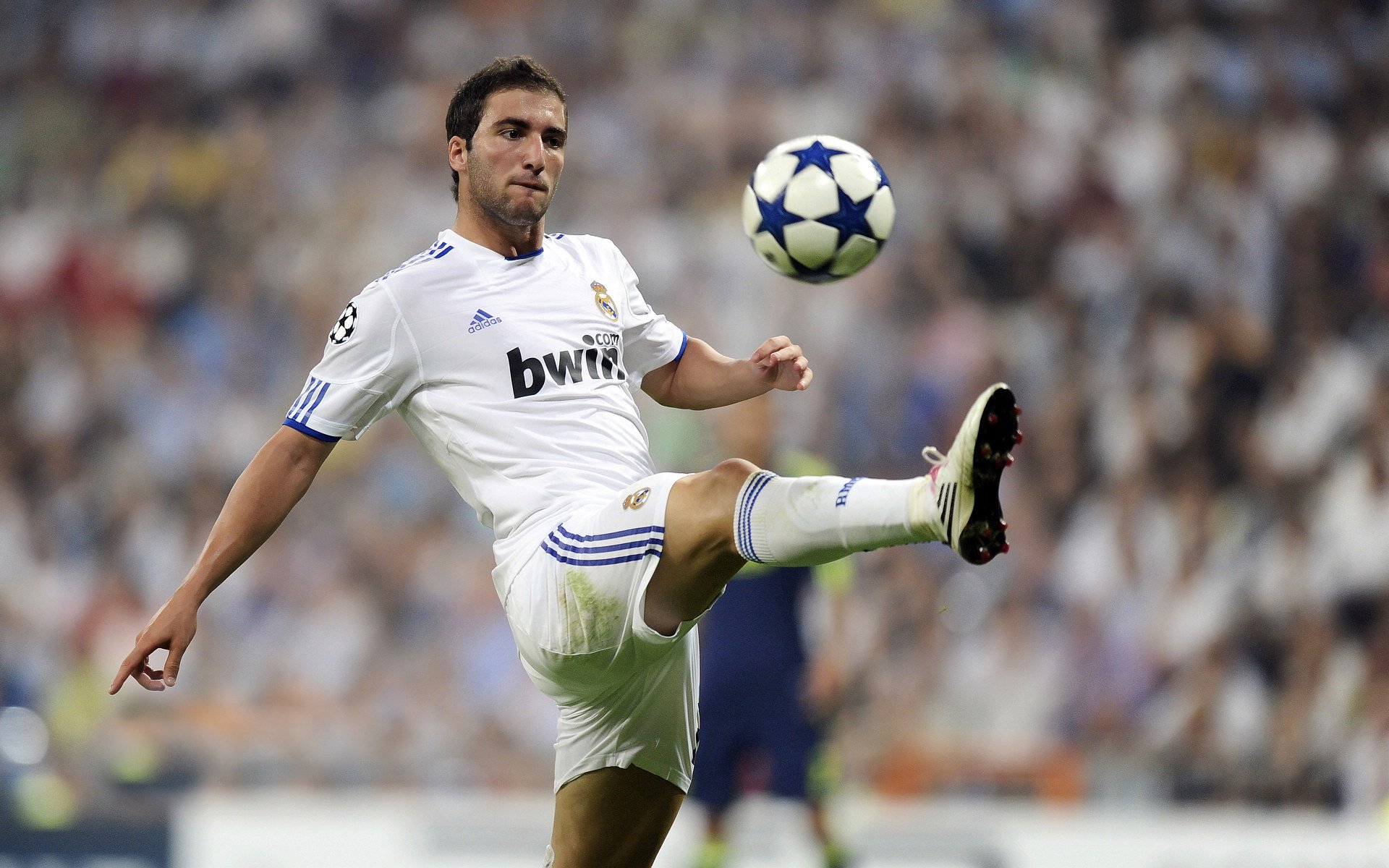 华体会平台-切尔西3–0完胜巴黎，夺得首届扩军版冠军